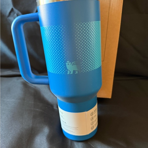 New Stanley 40oz Blue Grid With Flip Top and Emblem on the Back Quencher Tumbler - Picture 3 of 6